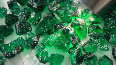 אבן האמרלד – יוקרתית, ירוקה ומרהיבה