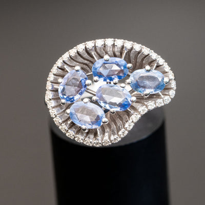 טבעת בעיצוב ייחודי עם 5 אבני חן ספיר נטורל ויהלומים