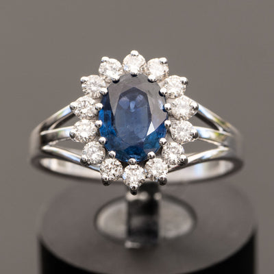 טבעת הנסיכה דיאנה משובצת אבן חן ספיר טבעית כחולה ויהלומים מסביב