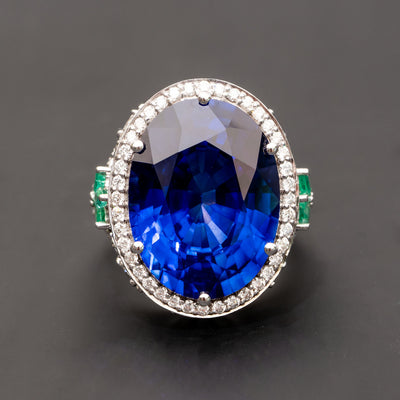 טבעת וינטאג משובצת אבן חן ספיר כחולה אובלית גדולה בשילוב אמרדלים ויהלומים